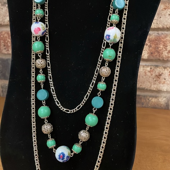Vintage triple strand filagree,green & floral beaded gold tone chain necklace - Picture 2 of 7